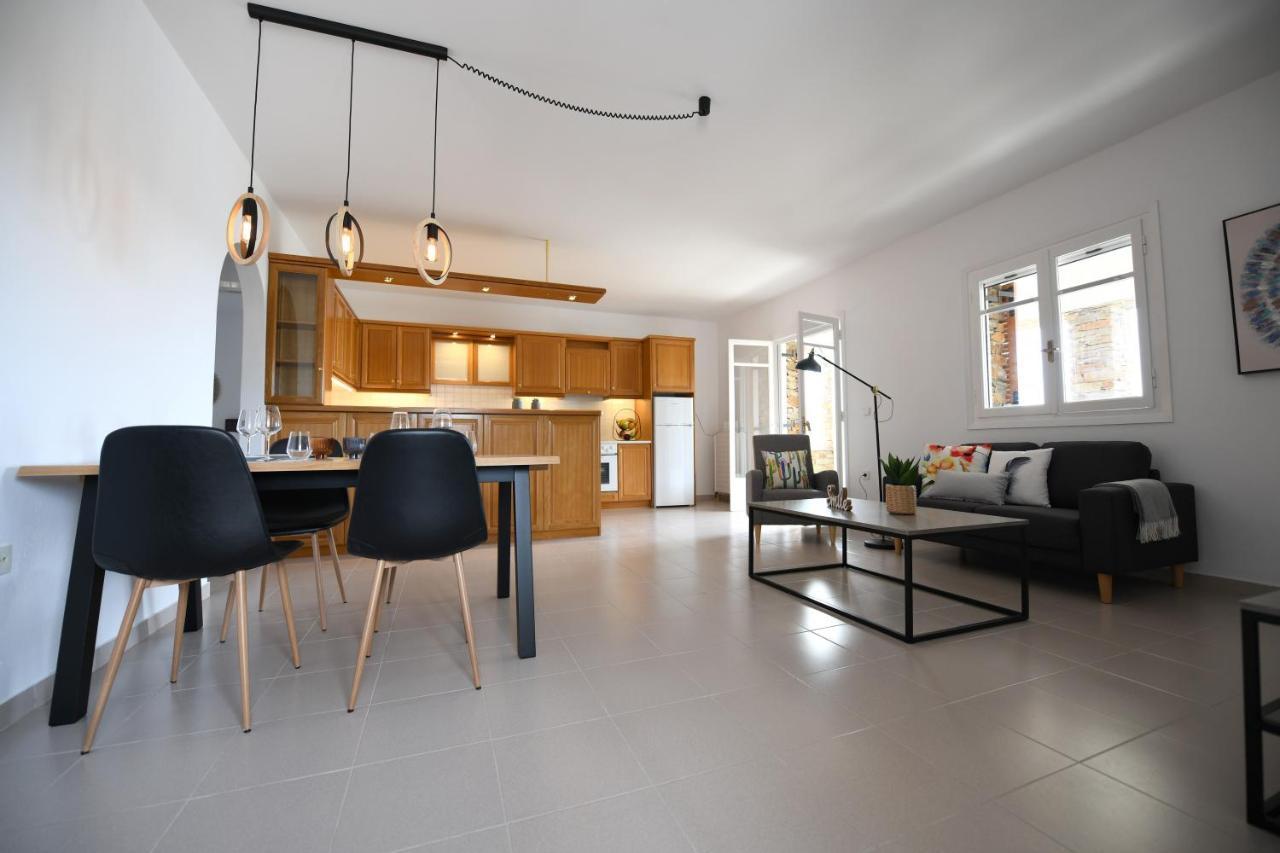Amazing 2 Bedroom Apartment Overlooking The Marina Of Vourkari Екстер'єр фото
